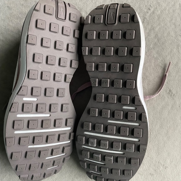 Nike Waffle One Big Kids size 5 - Picture 8 of 8